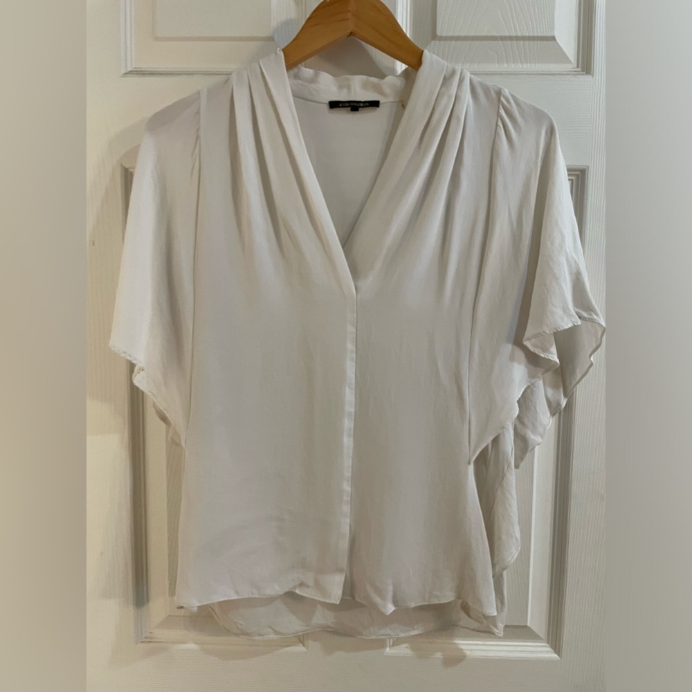 Kobi Halperin 100% Silk Flowy White V-Neck Women's Blouse